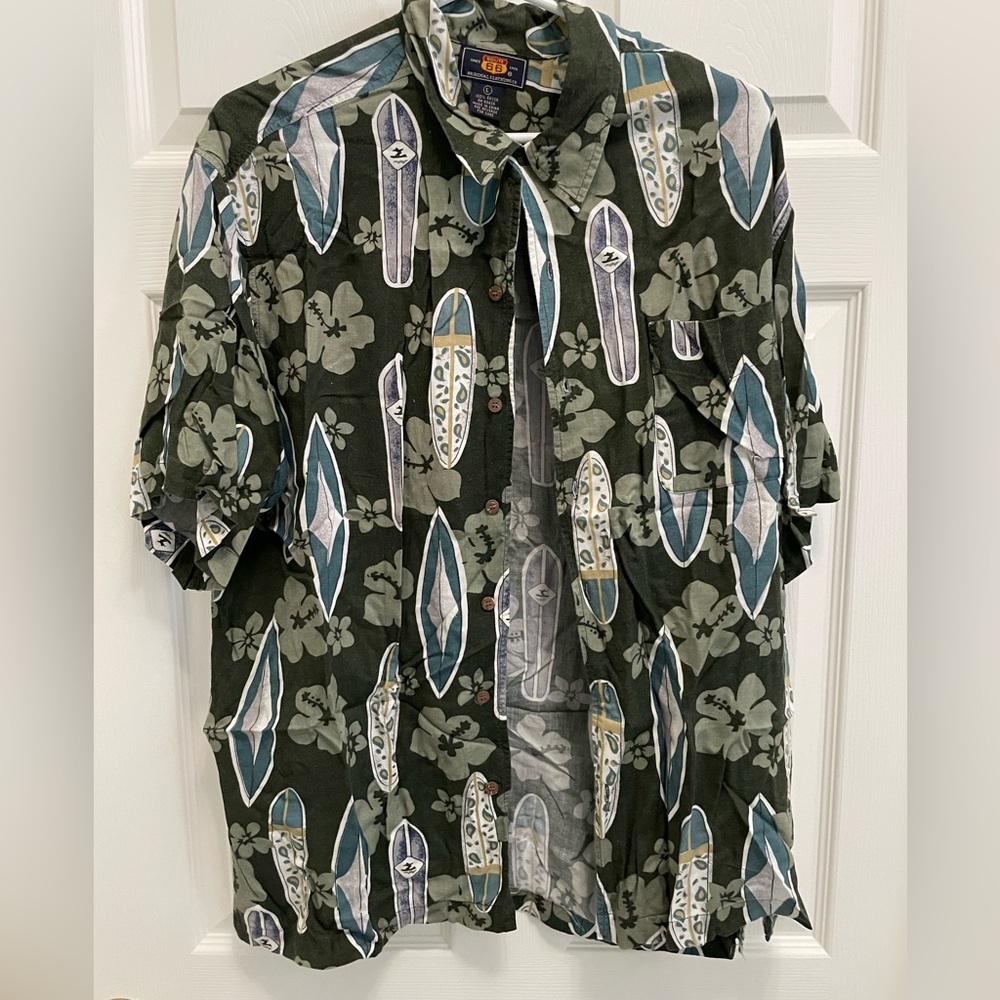 Men’s Hawaiian print shirt